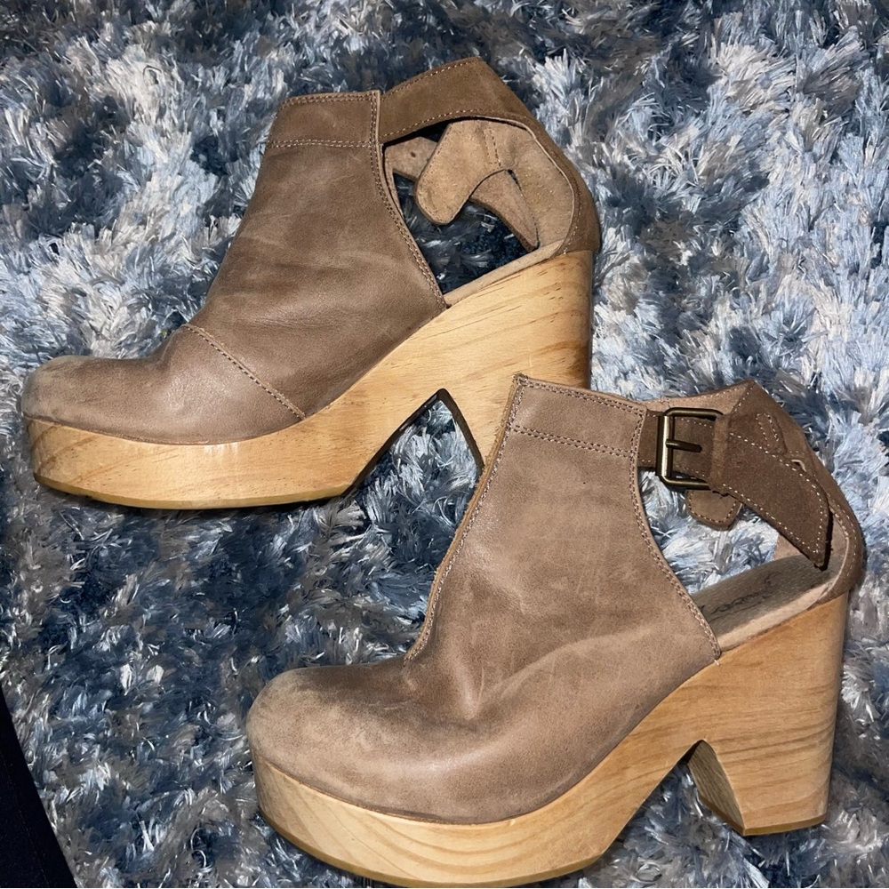 Free People Amber Or hard Clog size EU 36 taupe wood bottom